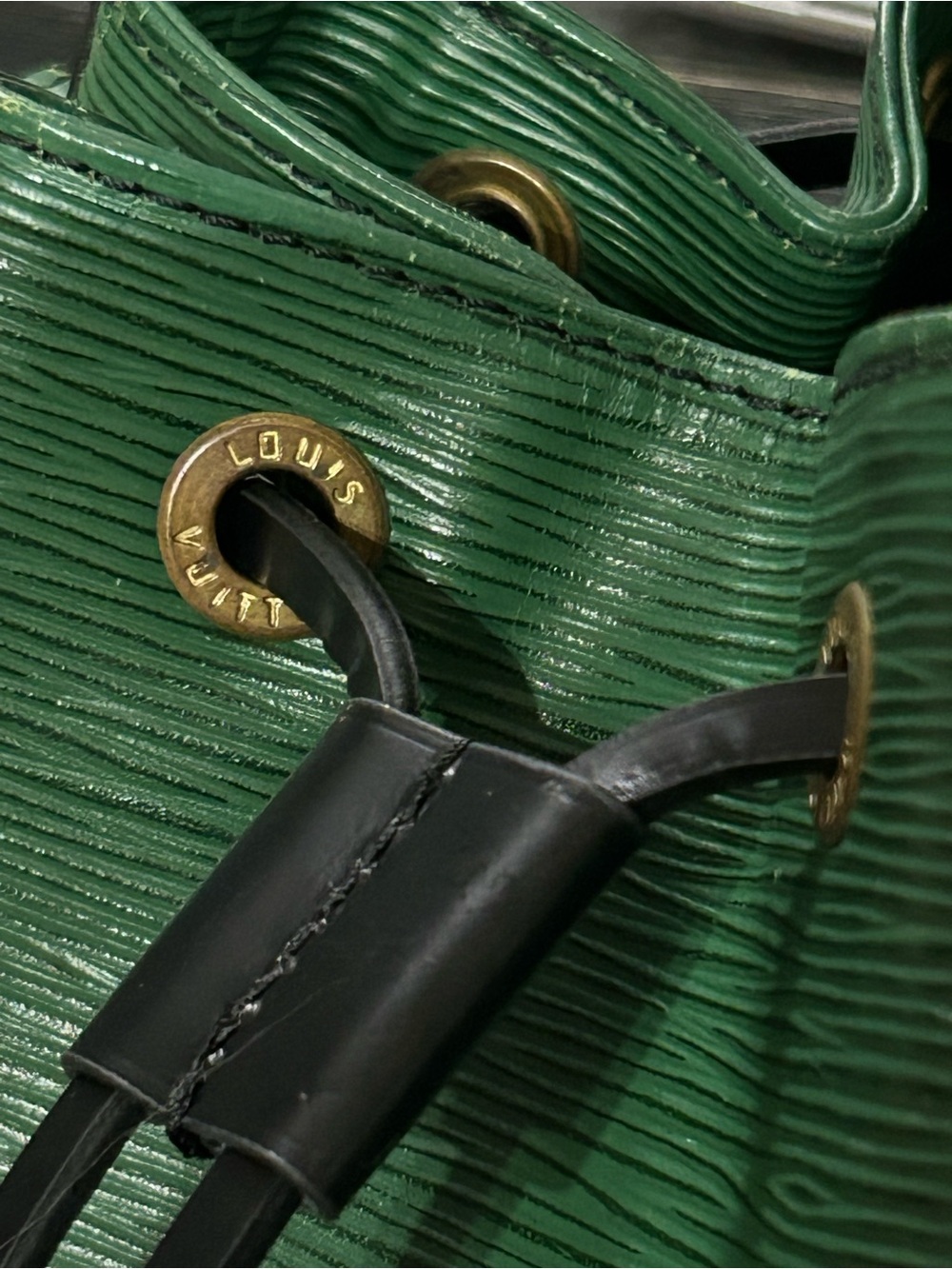 Rare LOUIS VUITTON Petit Noe Bucket Bag Borneo Green Epi Leather Black Stitch - Picture 12 of 15